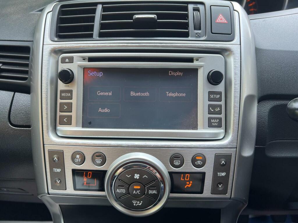 Toyota Verso Mpv Black #18