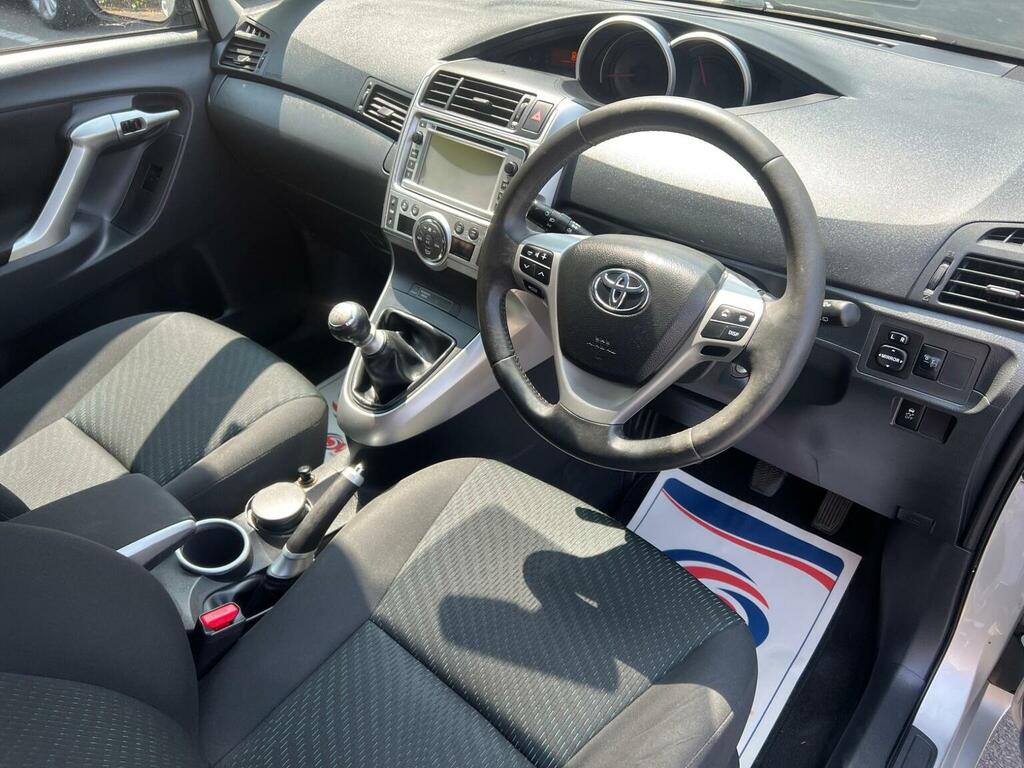 Toyota Verso Mpv Black #10