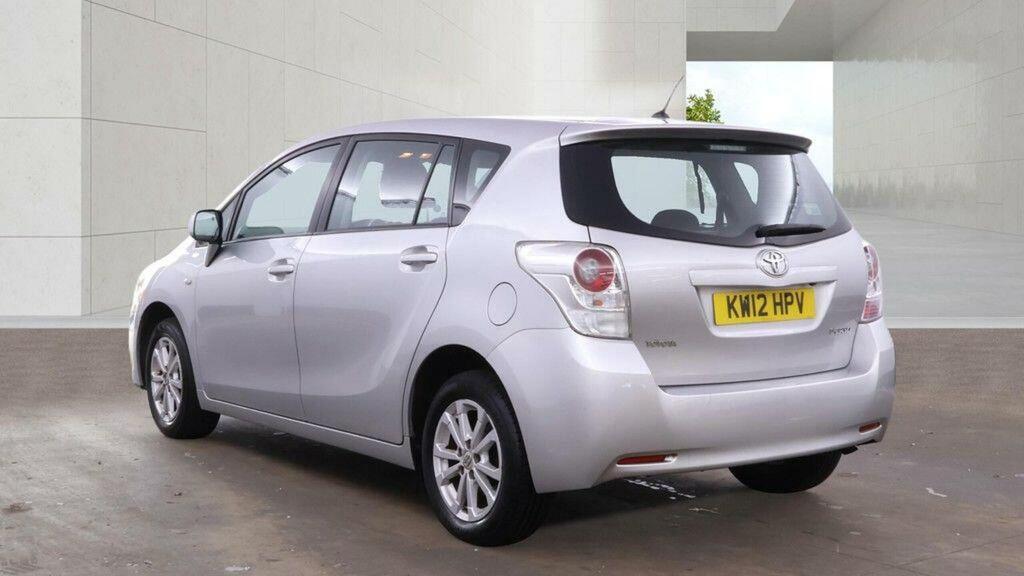 Toyota Verso 1.6 V-matic Tr Euro 5 Silver #3
