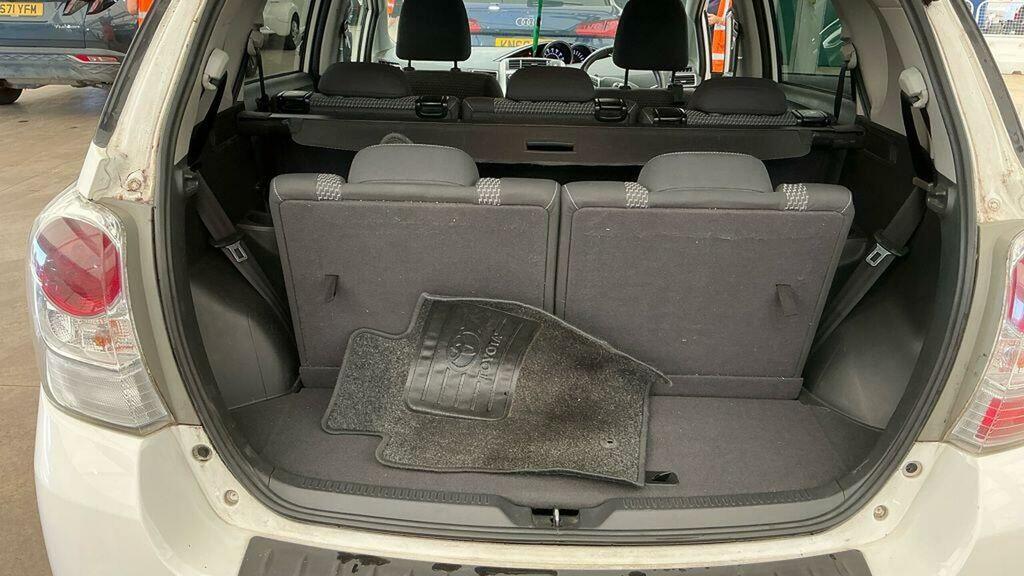 Toyota Verso Verso Excel D-4d Silver #13