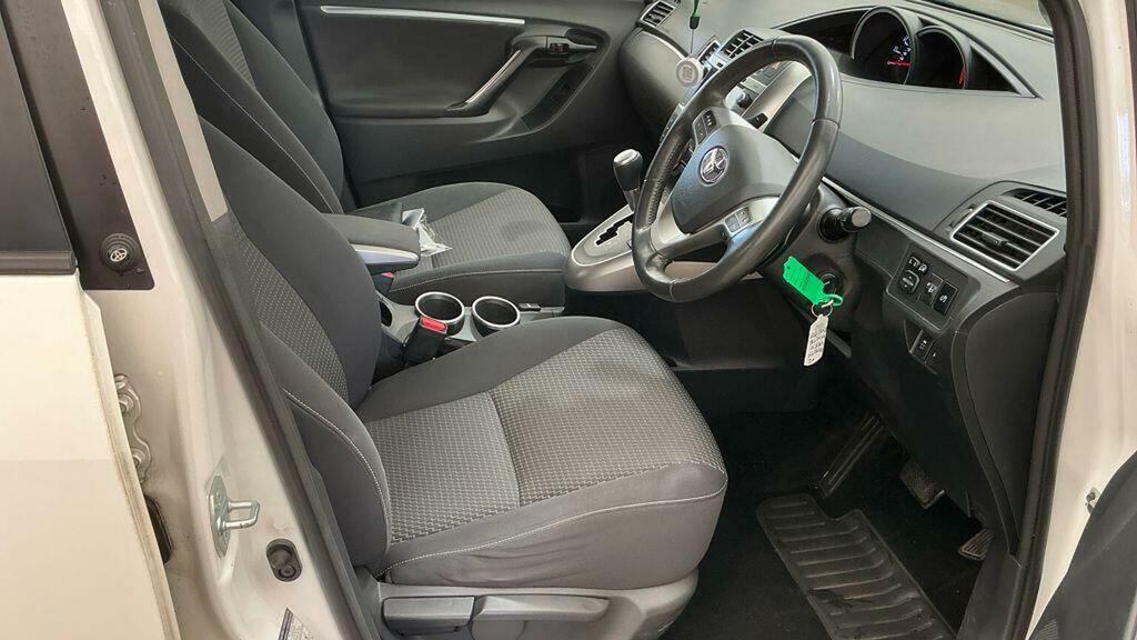 Toyota Verso Verso Excel D-4d Silver #11