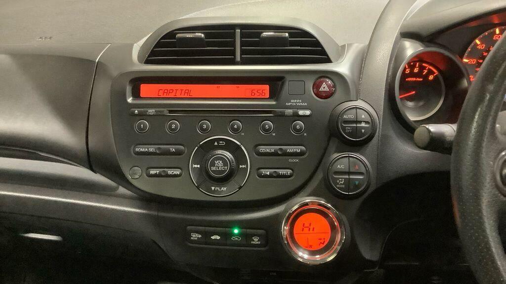 Honda Jazz 1.4 I-vtec Es Plus Cvt Brown #7