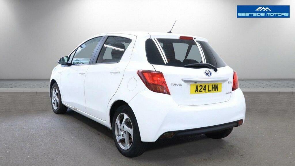 Toyota Yaris 1.5 Vvt-h Icon E-cvt Euro 6 White #3
