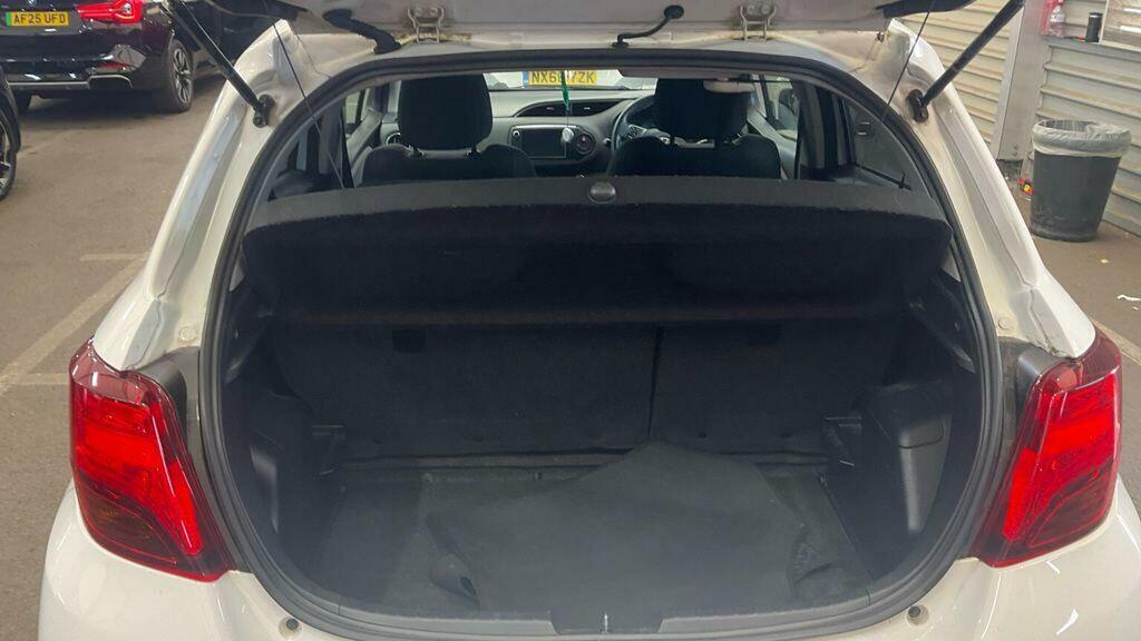 Toyota Yaris Hatchback Grey #11