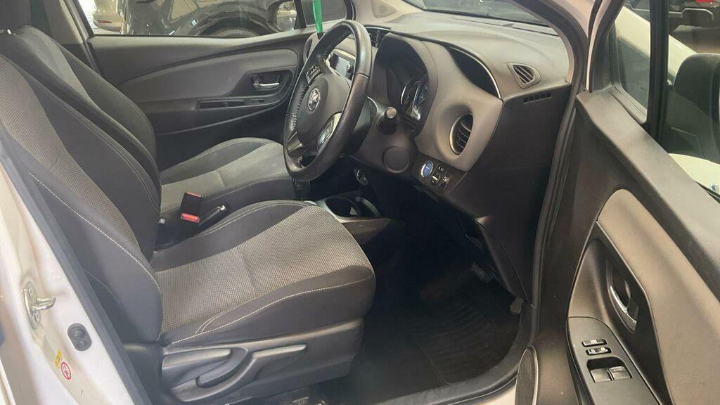 Toyota Yaris Hatchback Grey #9