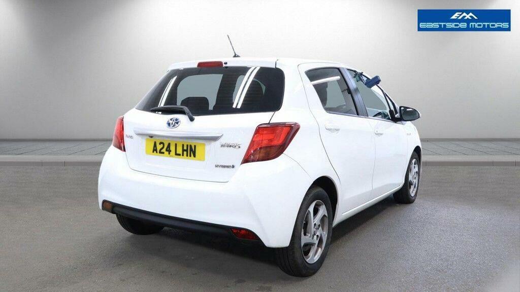 Toyota Yaris 1.5 Vvt-h Icon E-cvt Euro 6 White #4
