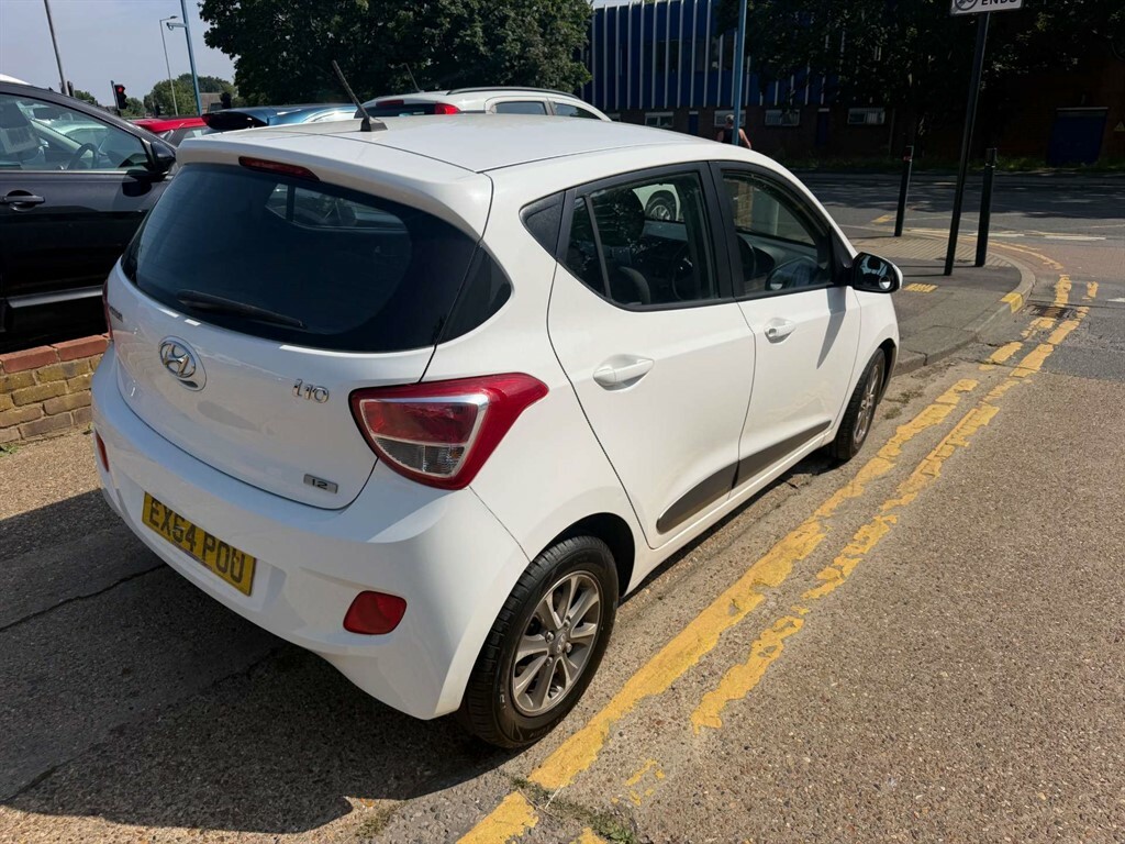 Hyundai I10 Premium White #2