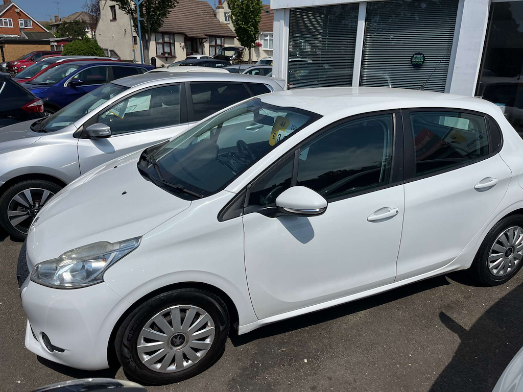Peugeot 208 Access SX13AZA White #2