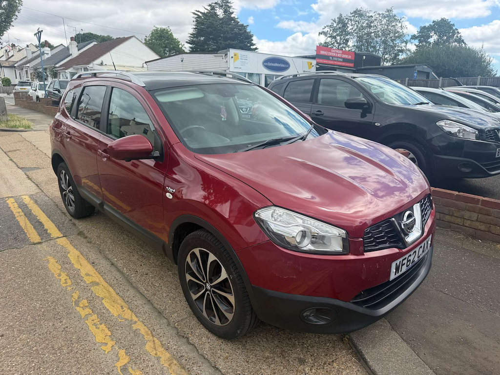 Nissan Qashqai+2 Qashqai2 N-tec Red
