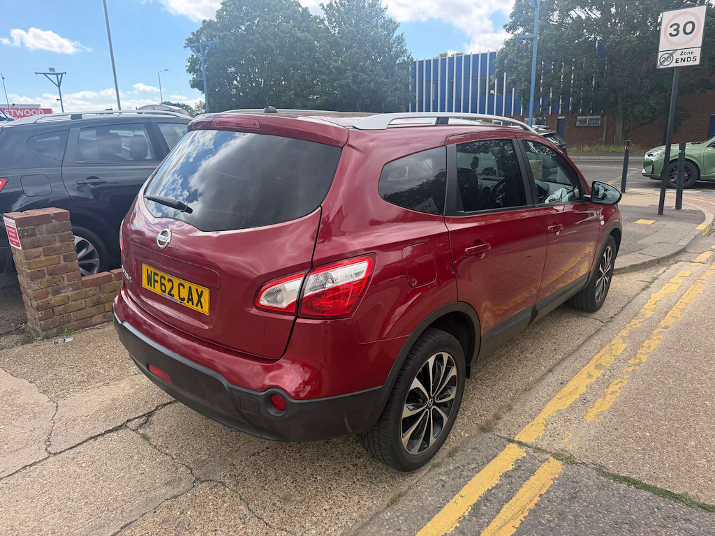 Nissan Qashqai+2 Qashqai2 N-tec Red #2