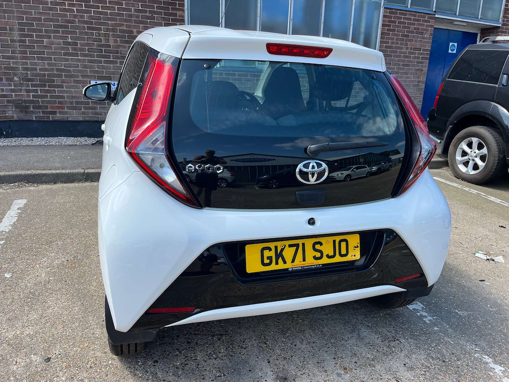 Toyota Aygo Hatchback White