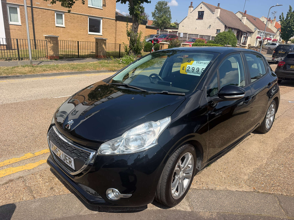Peugeot 208 Active Black #3
