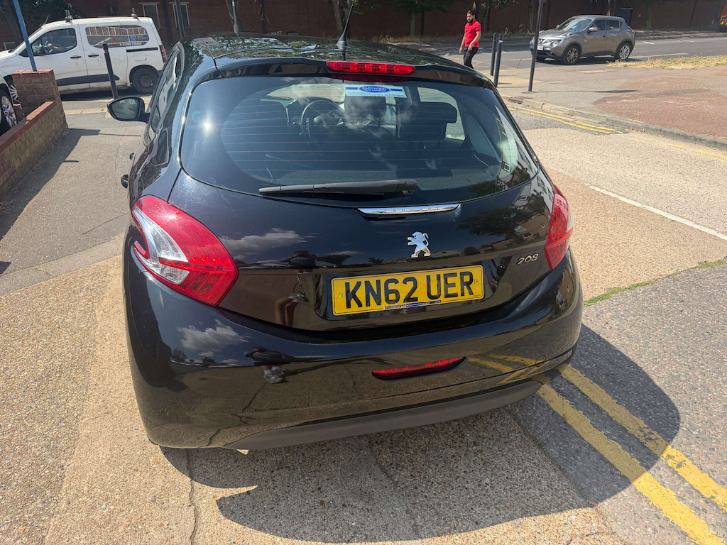 Peugeot 208 Active Black #6