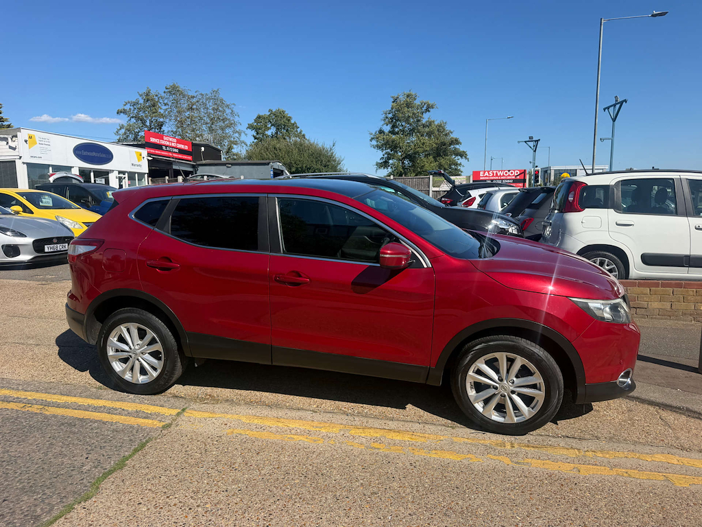 Nissan Qashqai Acenta Premium Dig-t BU64ZHK Red #6