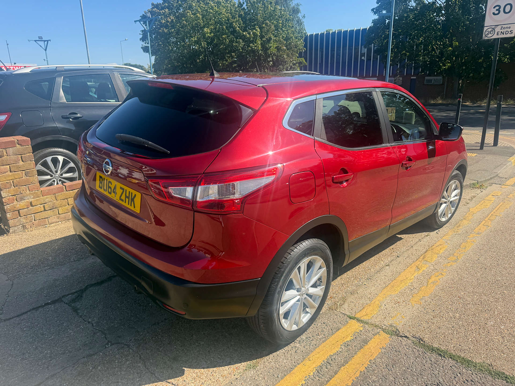 Nissan Qashqai Acenta Premium Dig-t BU64ZHK Red #2