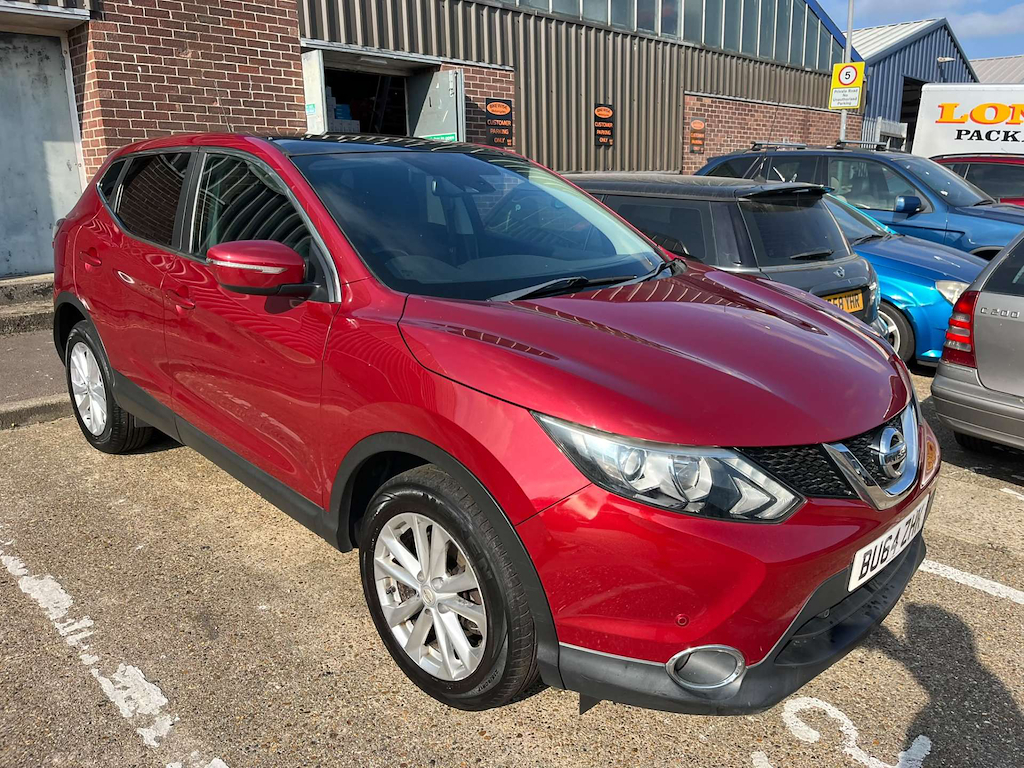 Nissan Qashqai Suv Red