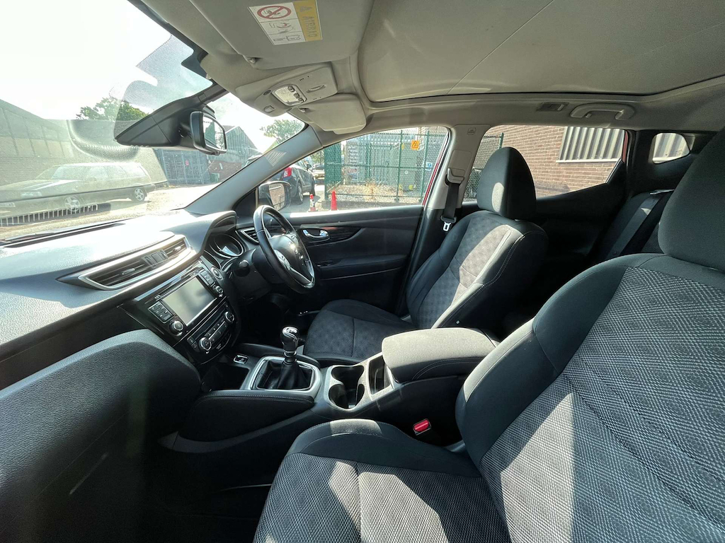 Nissan Qashqai Suv Red #3