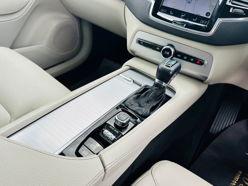 Volvo XC90 D5 Momentum Awd Black #19