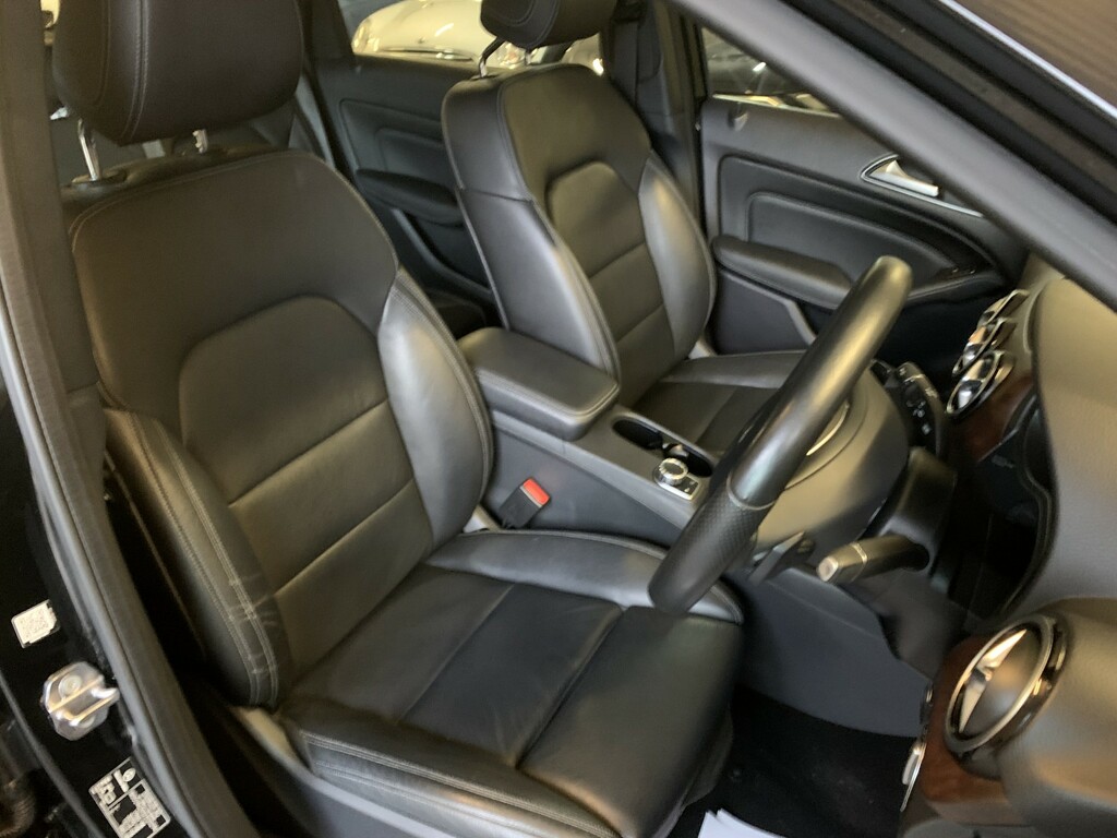 Mercedes-Benz B Class 1.6 B200 Exclusive Edition Plus Mpv 7 VE68OSC Black #3