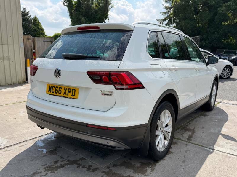 Volkswagen Tiguan 2.0 Tdi Bluemotion Tech Se Navigation Dsg 4Motion MC66XPD White #4