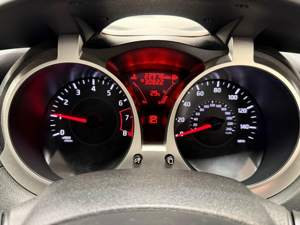 Nissan Juke 1.6L Acenta Premium AO16XFG White #3