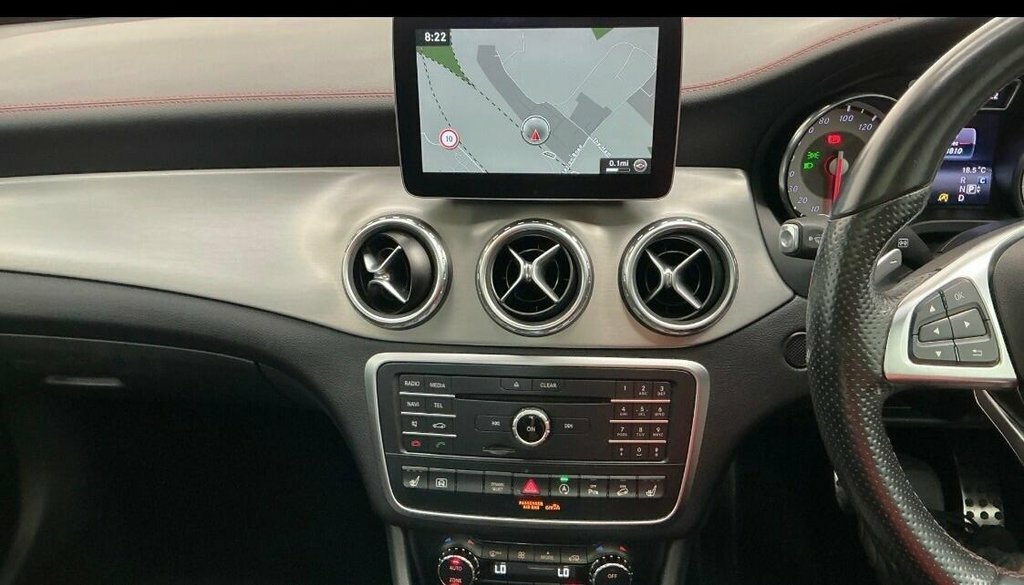 Mercedes-Benz GLA Class 2L Amg Line White #2