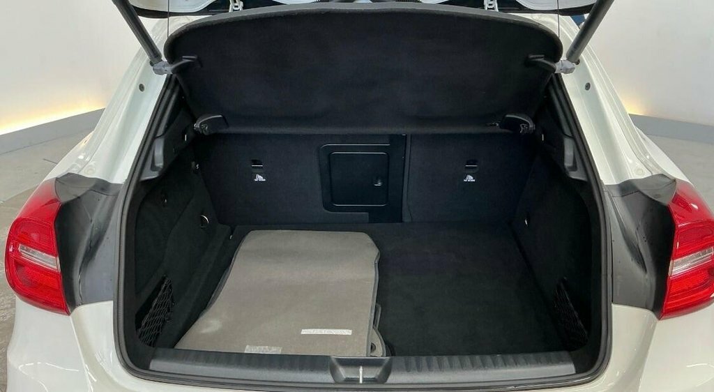 Mercedes-Benz GLA Class 2L Amg Line White #5