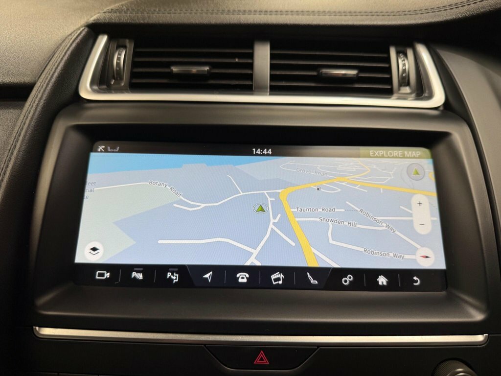 Jaguar E-Pace 2L S White #4