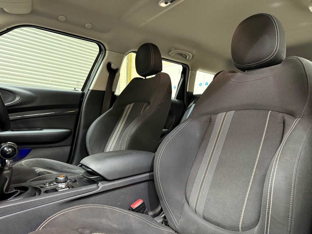 Mini Clubman 2L Cooper S 6Dr Black #2