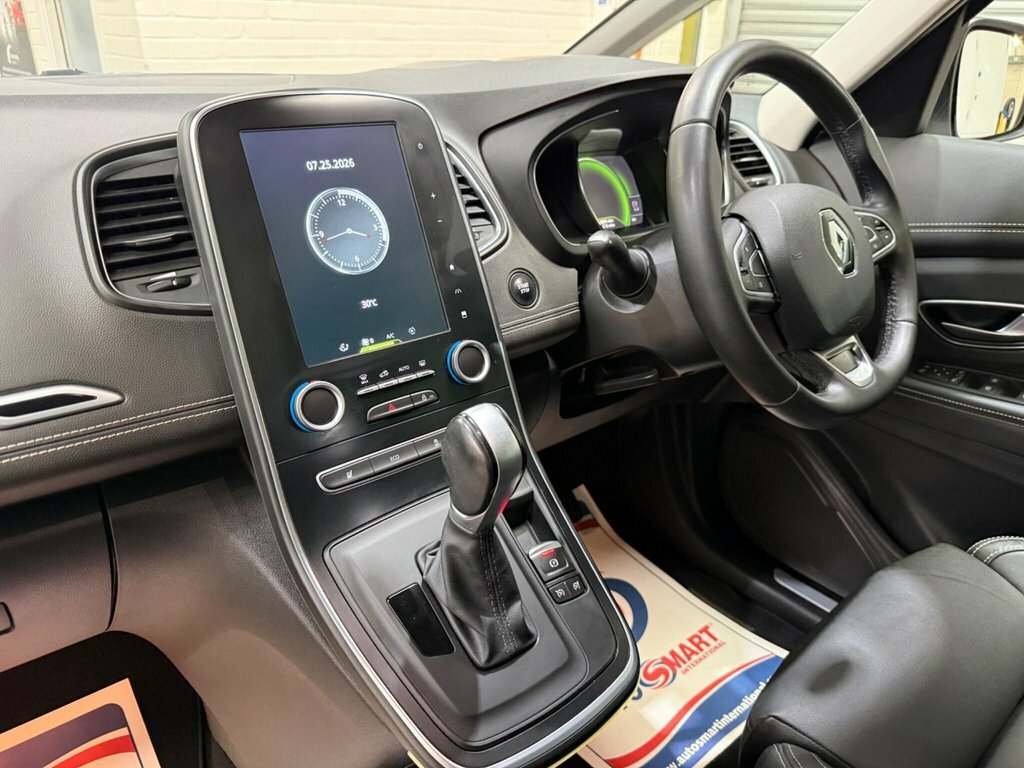 Renault Grand Scenic Dynamique S Nav Red #9