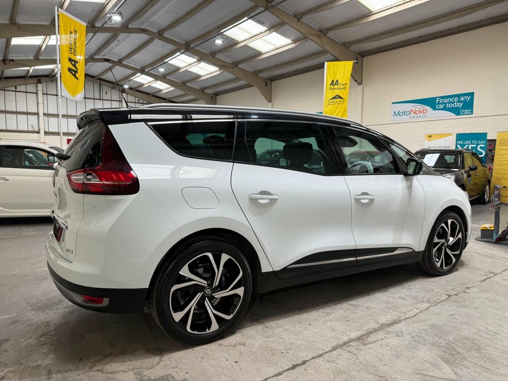Renault Grand Scenic Dynamique S Nav Red #26