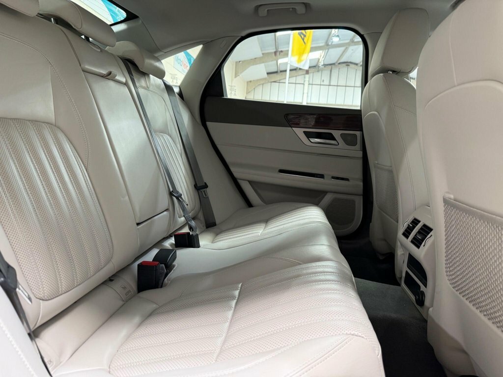 Jaguar XF 2L Portfolio Grey #5