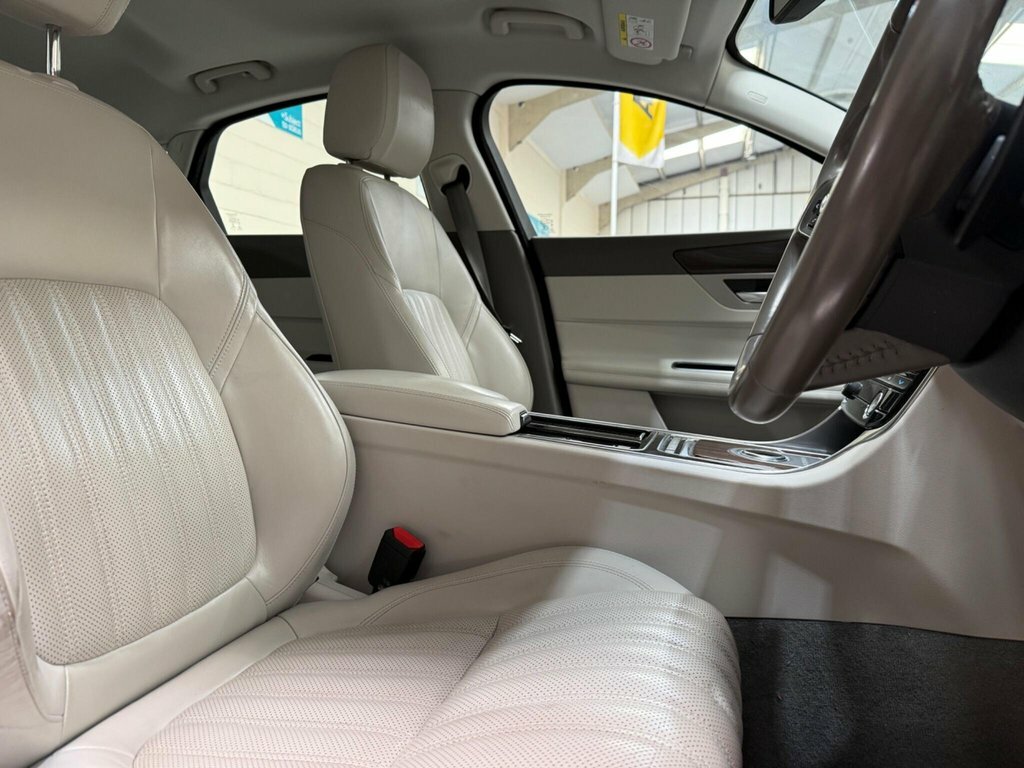 Jaguar XF 2L Portfolio Grey #6
