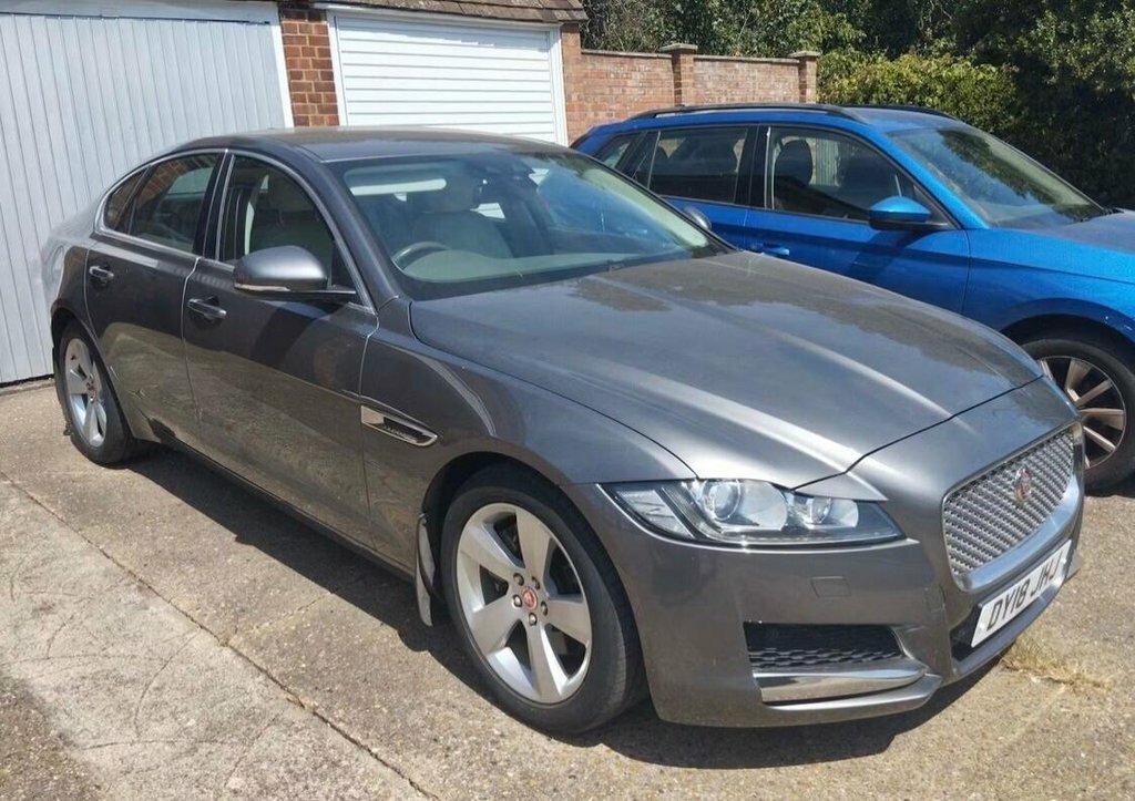 Jaguar XF 2L Portfolio Grey