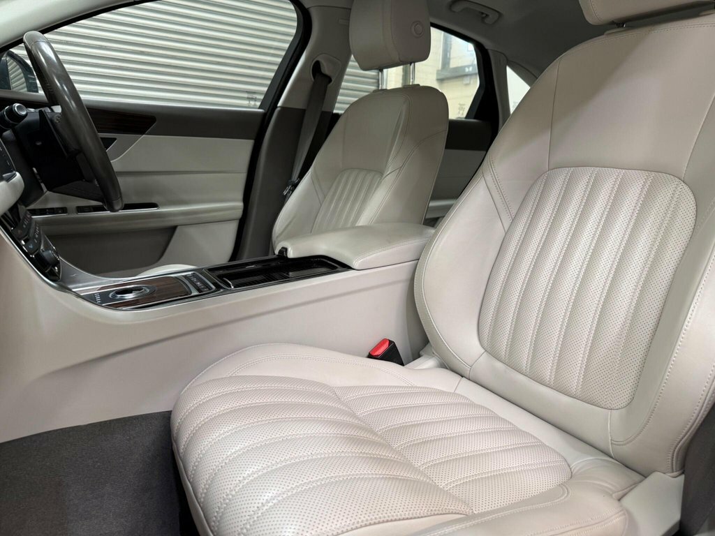 Jaguar XF 2L Portfolio Grey #3