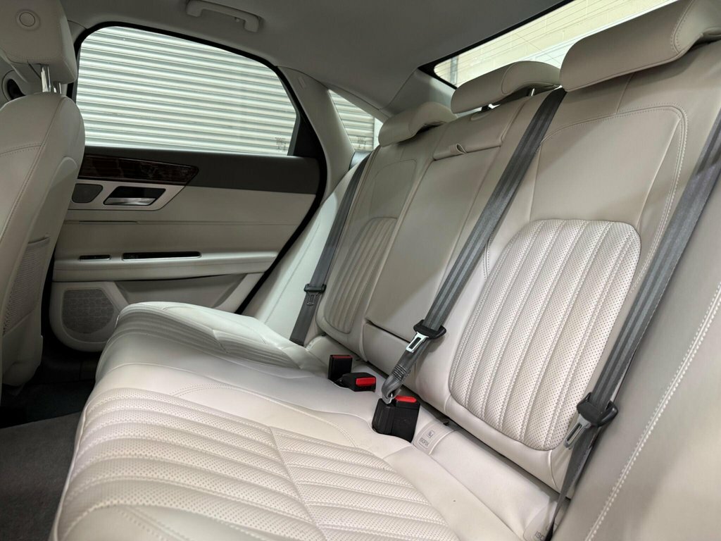 Jaguar XF 2L Portfolio Grey #4