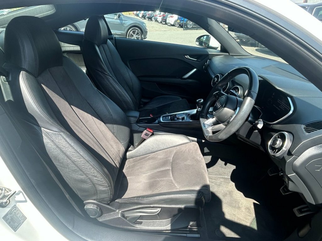 Audi TT Black Edition White #10