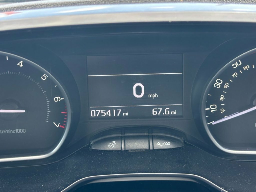 Peugeot 208 1.2 Puretech 82 Active White #2