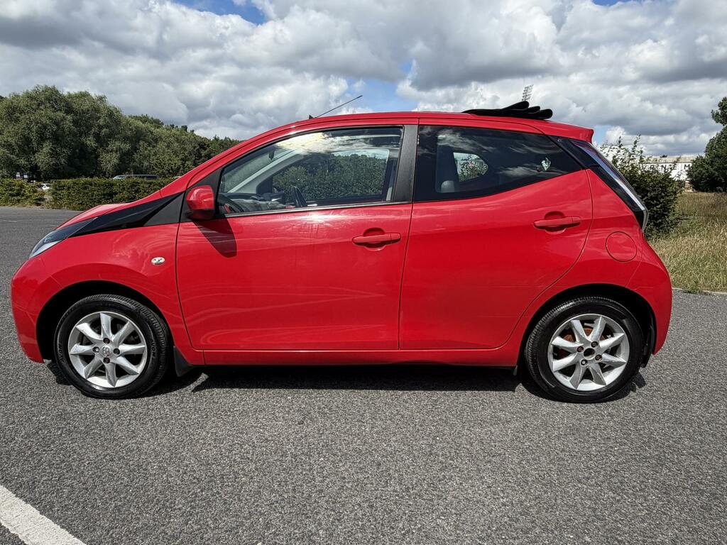 Toyota Aygo X X-pression Red #4