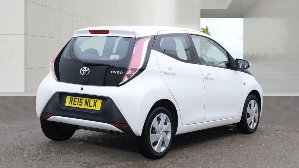 Toyota Aygo X X-play White #2