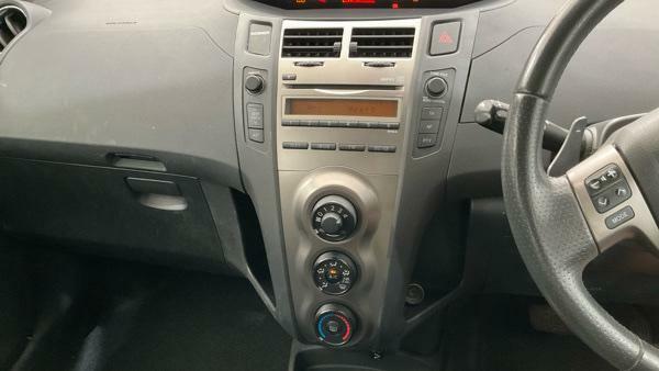 Toyota Yaris 1.33 Dual Vvt-i Tr Hatchback Multimode VO10ZNK Silver #4