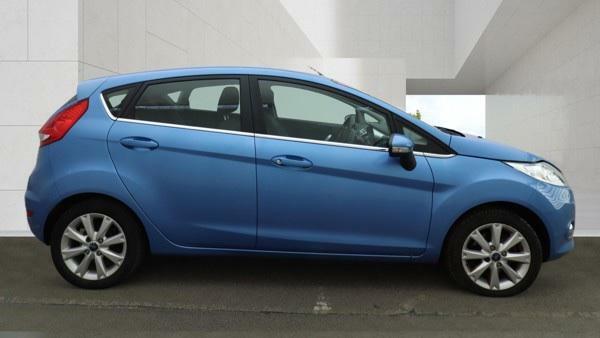 Ford Fiesta Hatchback 1.4 Zetec 201010 Red #8