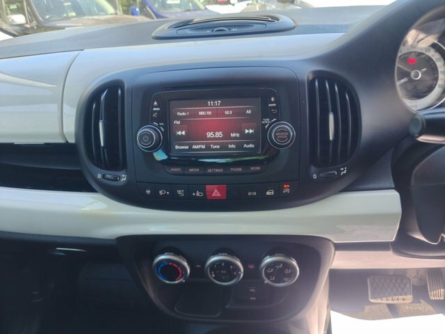 Fiat 500L 1.4 L Pop Star White #19