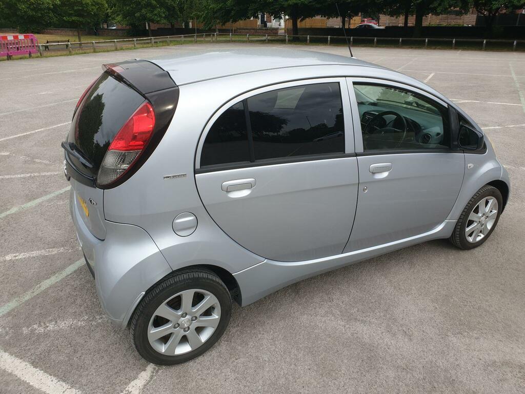 Peugeot ION Hatchback White #27