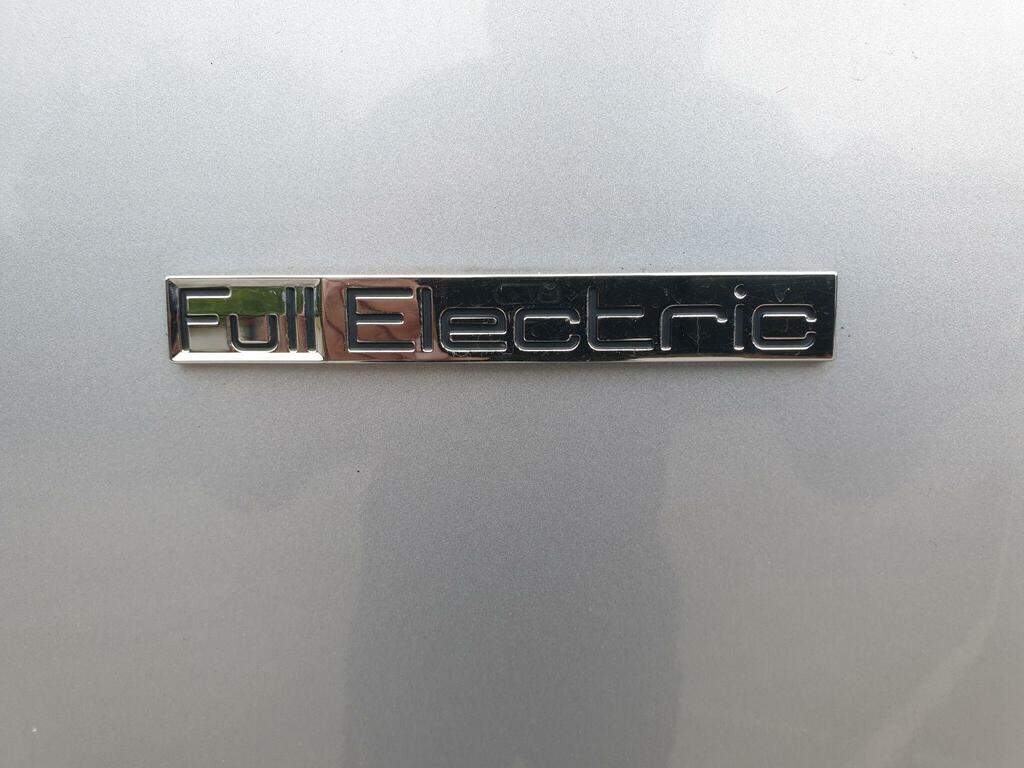 Peugeot ION Hatchback White #26