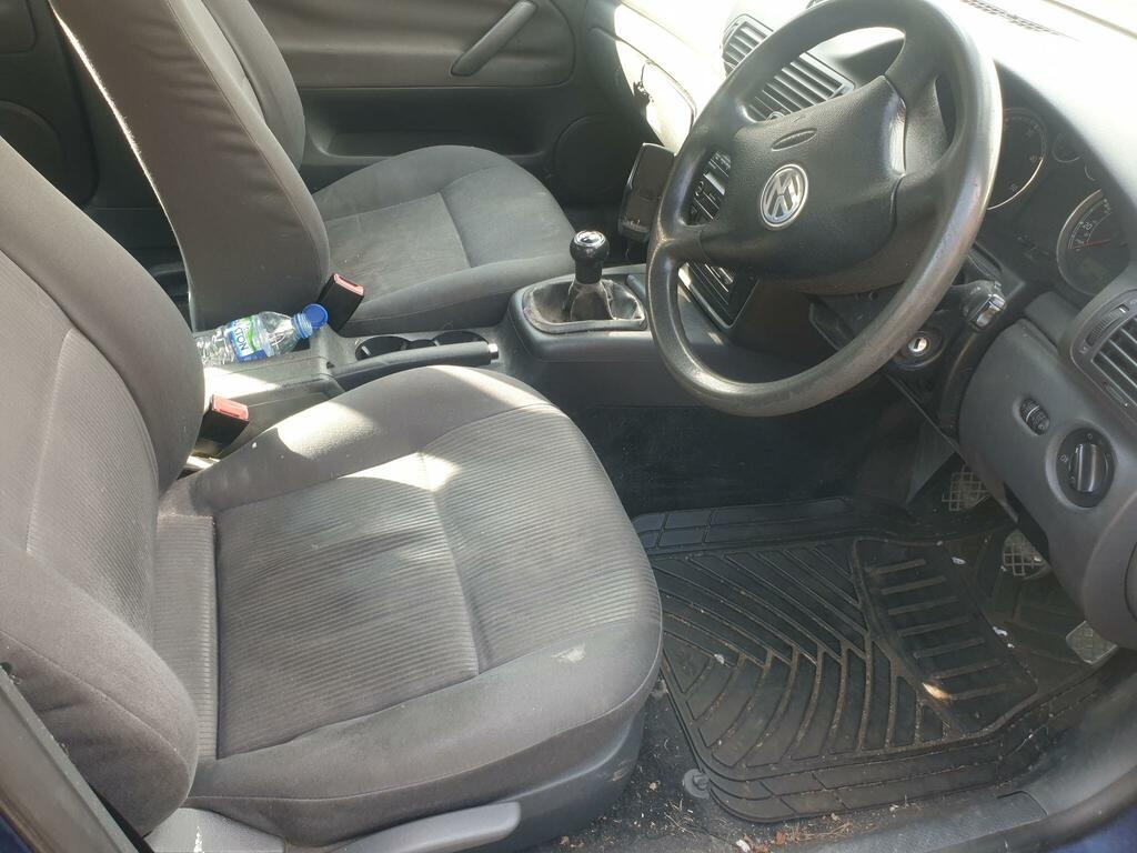 Volkswagen Passat S Silver #10