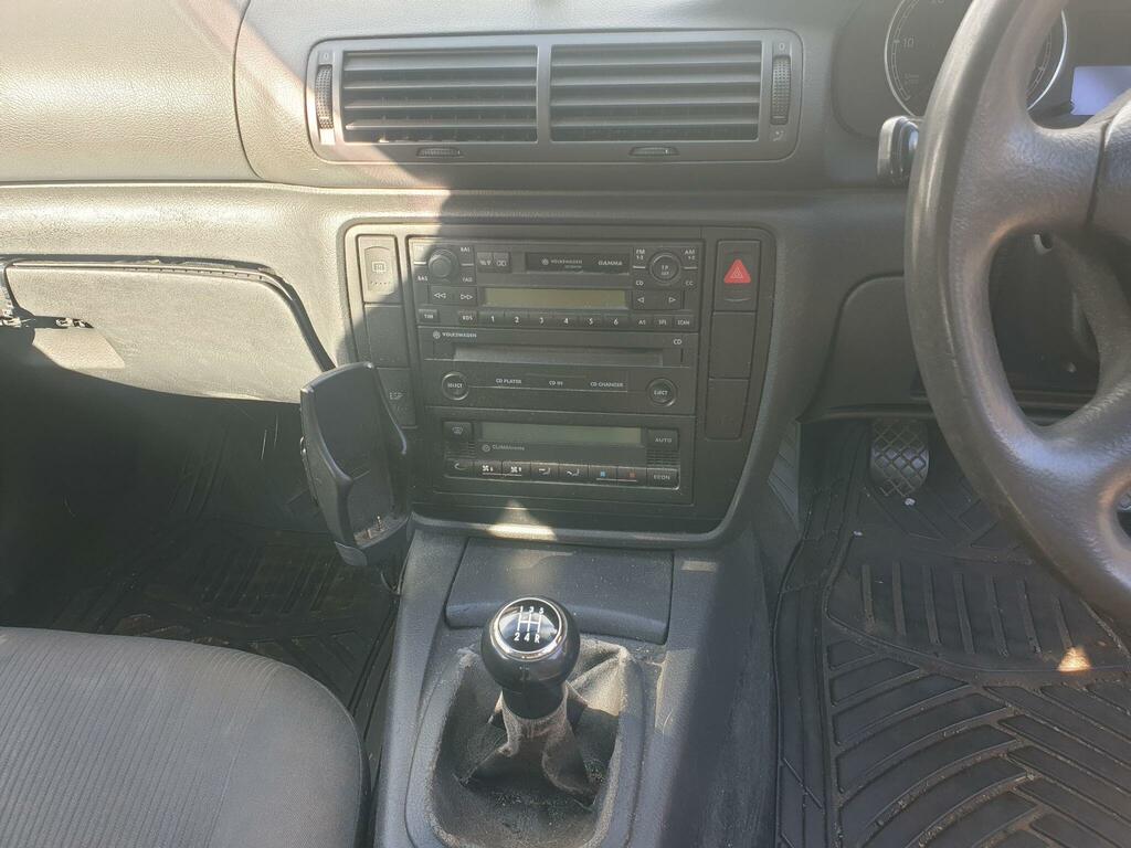 Volkswagen Passat S Silver #8