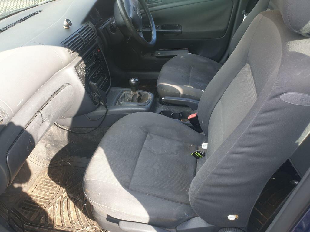 Volkswagen Passat S Silver #13