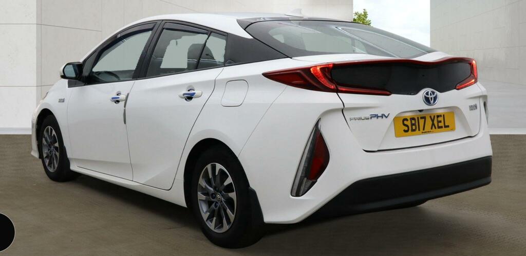 Toyota Prius+ Business Edition Plus White #3