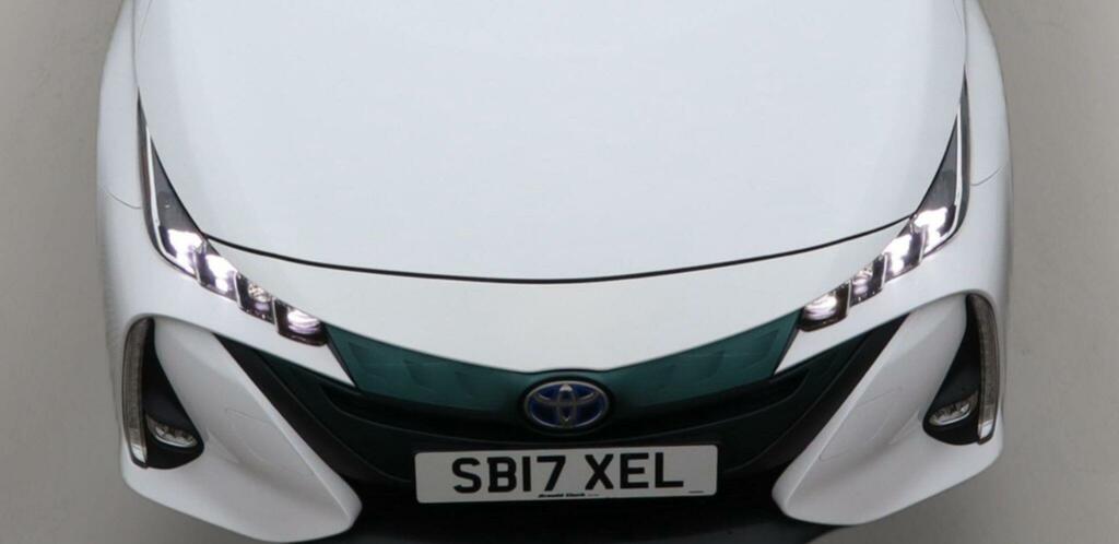 Toyota Prius+ Grey #9